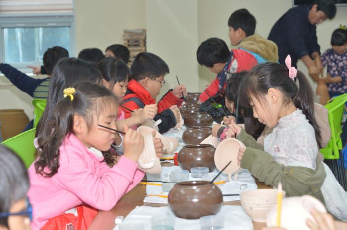 순창군 옹기체험관, 체험형 관광 명소로 인기 기사 이미지
