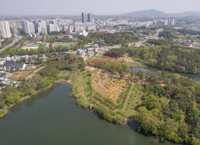 "언제든 산책하세요" 익산 신흥저수지 둘레길 개방 연장 기사 이미지