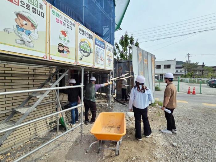 “시민 안전이 최우선”… 정읍시, 공사장 가설시설물 18개소 긴급 안전점검 기사 이미지