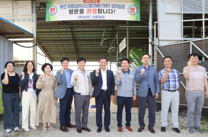 진안군, 한우사료 무인자동급이시스템 벤치마킹 기사 이미지