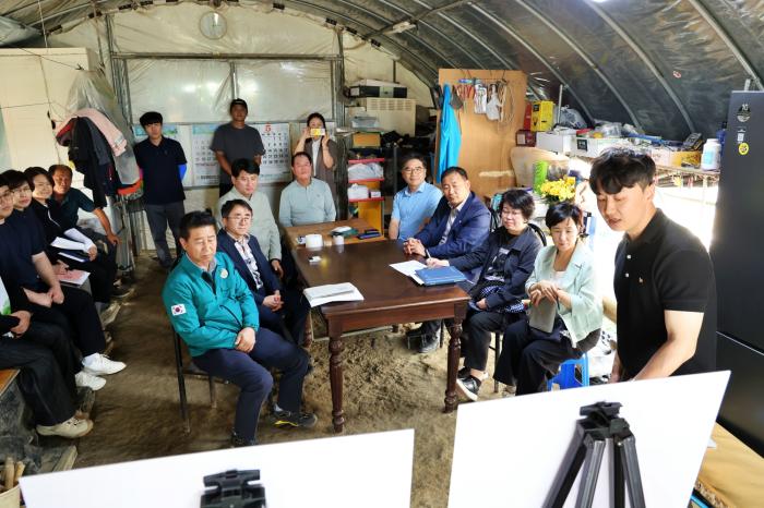 최준열 도농업기술원장, 씨 없는 수박 조기 출하 정읍 임암면 현장 점검 기사 이미지