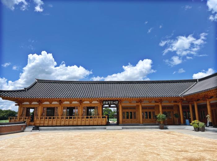 전주 덕진공원 연화정도서관, 여름철 야간 개방 기사 이미지