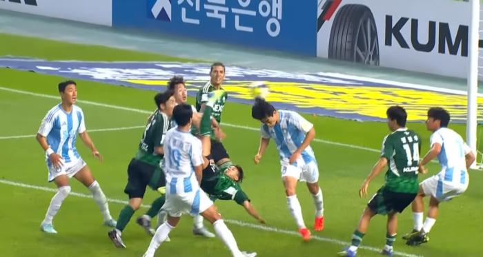 전북현대, 13경기 연속 무패 행진 선두 질주 기사 이미지