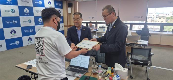 완주군의회, 국정기획위원회에 완주-전주 통합 반대 의견서 전달 기사 이미지