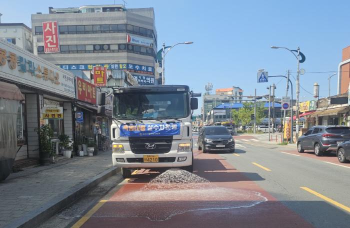 완주군, 폭염 대응 쉼터·살수차 등 총가동 기사 이미지