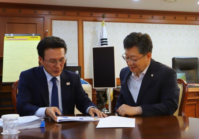 김민석 총리 “전주완주 통합 일방적 안돼....주민여론보고 판단” 기사 이미지