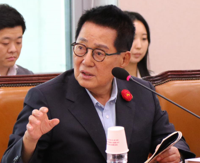박지원 “조국 성급하면 실패 소탐대실 말라”" 기사 이미지
