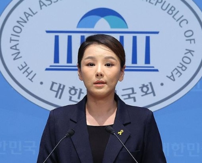 조국당 뒷북 “강미정 등 피해자에 위로”  기사 이미지