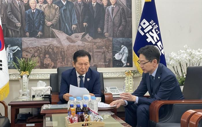 김경수 지방시대위원장, 국회의장·지도부 잇따라 면담 기사 이미지