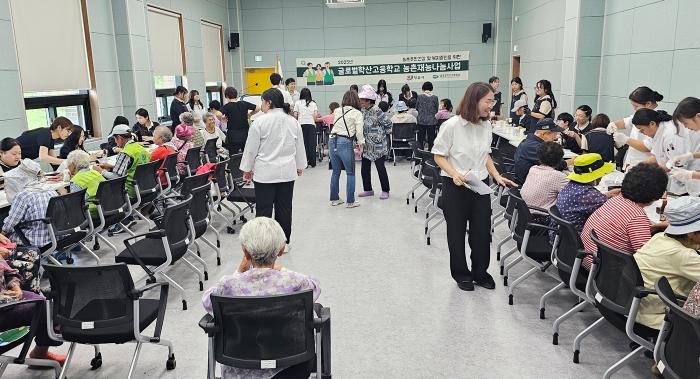 정읍시-글로벌학산고, 영원면 어르신 100명 대상 재능나눔 활동 기사 이미지