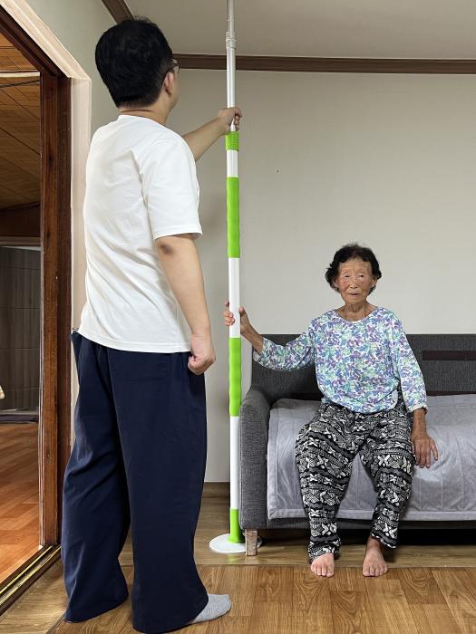 무주군 안성면지역사회보장협의체, 안전 손잡이 설치 사업 추진 기사 이미지