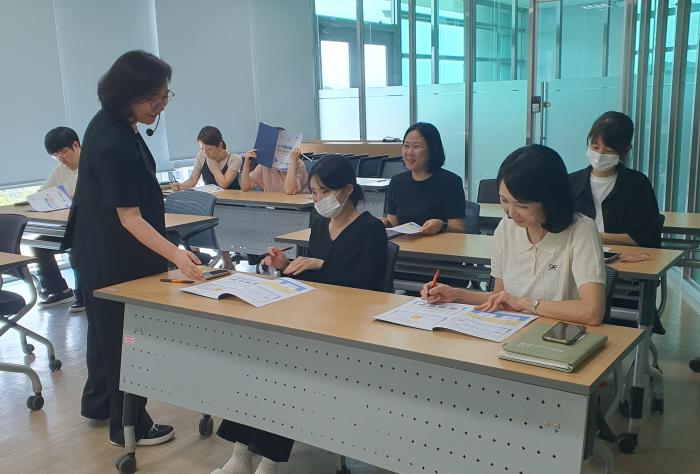 완주군, 도서관 직원 AI 역량 강화 ‘디지털 혁신 앞장' 기사 이미지