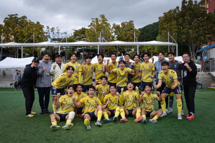전주대 축구부, 40년 염원 이뤘다...전국체전 첫 금메달 쾌거 기사 이미지