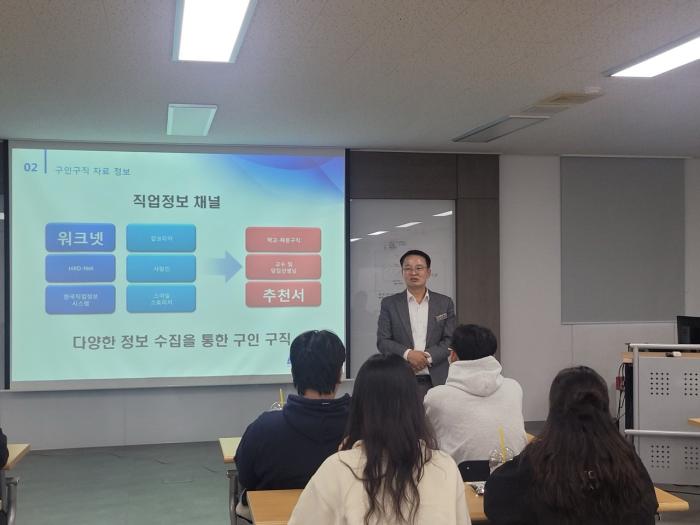 ‘완주취업반’ 대림씨엔씨㈜ 탐방…김재천 부의장, 청년 대상 특강 기사 이미지