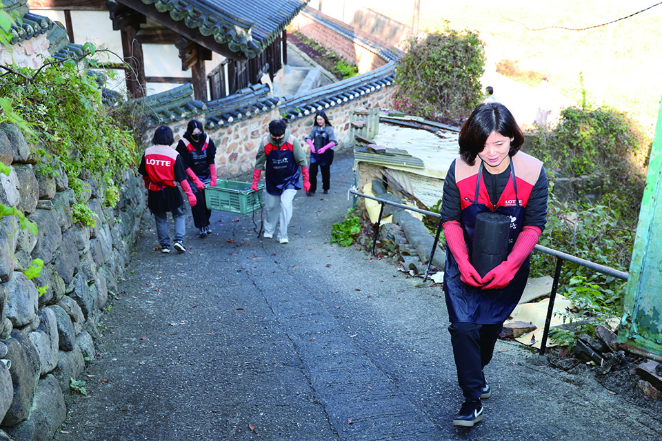 롯데백화점 전주점 ‘따뜻한 겨울나기 사랑 나눔’ 봉사 활동 진행 기사 이미지