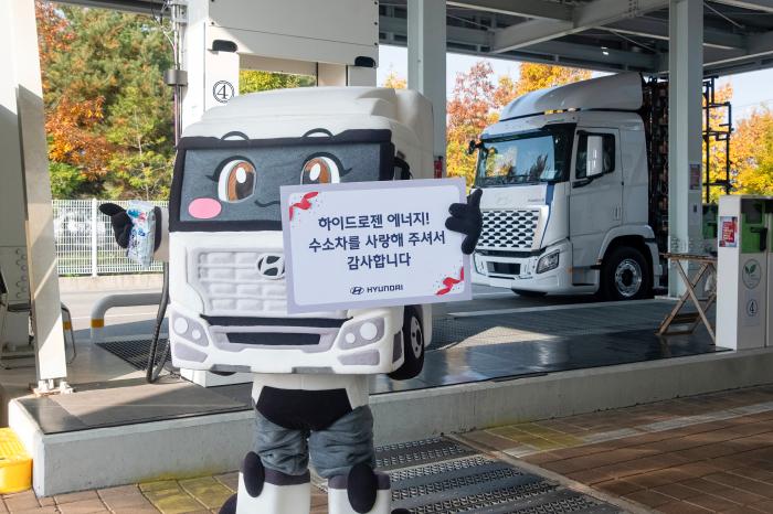 현대차 전주공장, 수소차 운전자 대상 선물이벤트 개최 기사 이미지