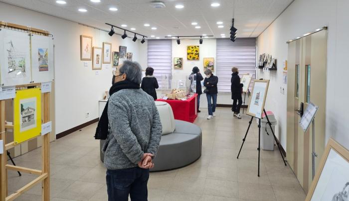 군산시평생학습관, 작품전시회와 온라인 성과 공유회 연이어 개최 기사 이미지