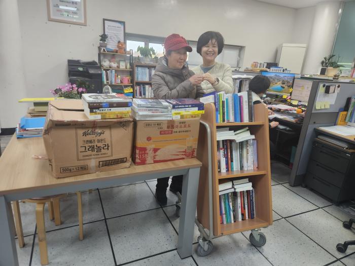 완주 봉동 소길영·서동례 가족, 올해 두 번째 도서 기증 기사 이미지