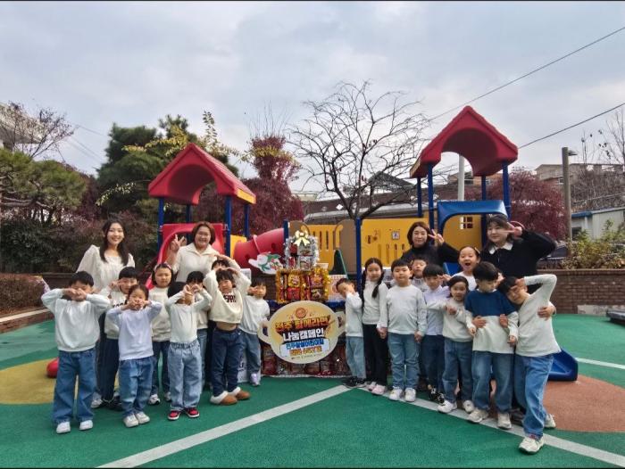 전주삼성어린이집, ‘전주함께라면’에 라면 652개 기부 기사 이미지