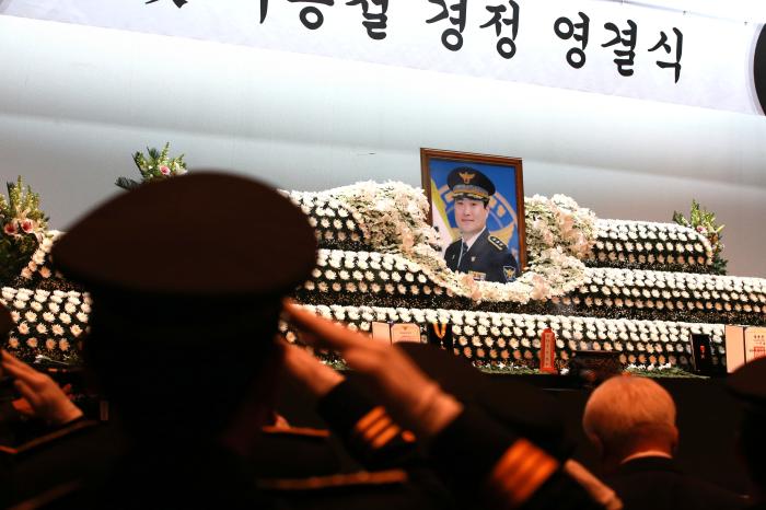 전북도민·전북경찰 故 이승철 경정 영결식 눈시울 '애도' 기사 이미지