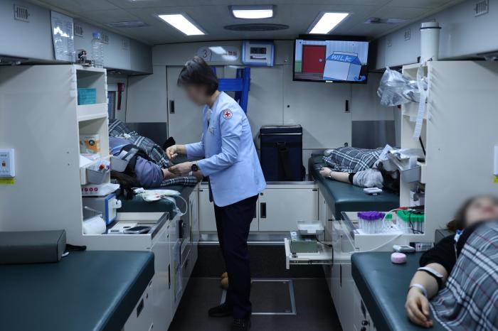 "영하 3도에 나누는 36.5도 온기 전북대병원 ‘생명나눔 헌혈 캠페인’"  기사 이미지