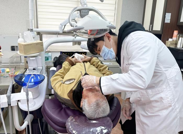 정읍시 보건소, 저소득층 어르신 의치·임플란트 비용 지원 기사 이미지