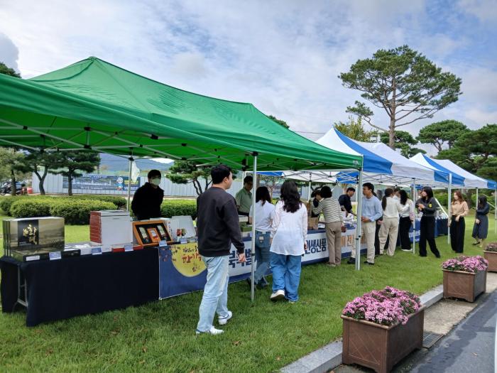 전북도, 설 맞이 장애인생산품 5개 청사 순회 특별판매 기사 이미지