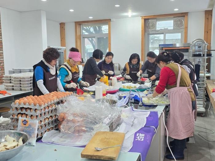 완주군여성단체협의회, ‘완소녀’ 사업… 반찬 나눔 기사 이미지