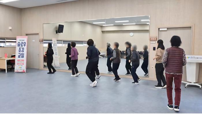 건강생활지원센터, 슬로우조깅부터 스마트폰교실까지 기사 이미지