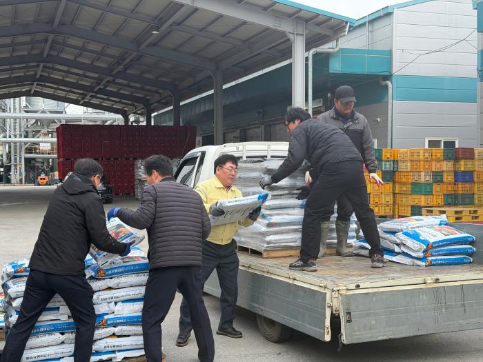 북전주농협, 조합원 영농비 절감 칼슘유황비료 지원 기사 이미지