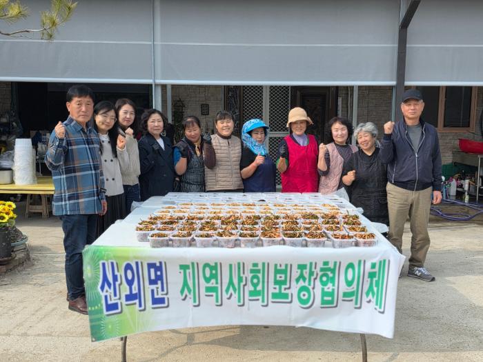 정읍시 산외면 지사협, 취약계층 43가구에 ‘정성 가득’ 밑반찬 나눔 기사 이미지