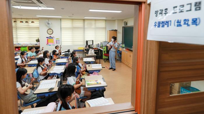전북 늘봄학교 초3 참여율 '전국 1위' 맞춤형 공간·행정 분리로 돌봄 공백 지웠다 기사 이미지