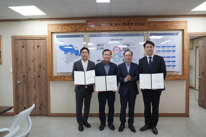 덕진구 '사회복지 유공시민' 3명 표창장 수상 기사 이미지