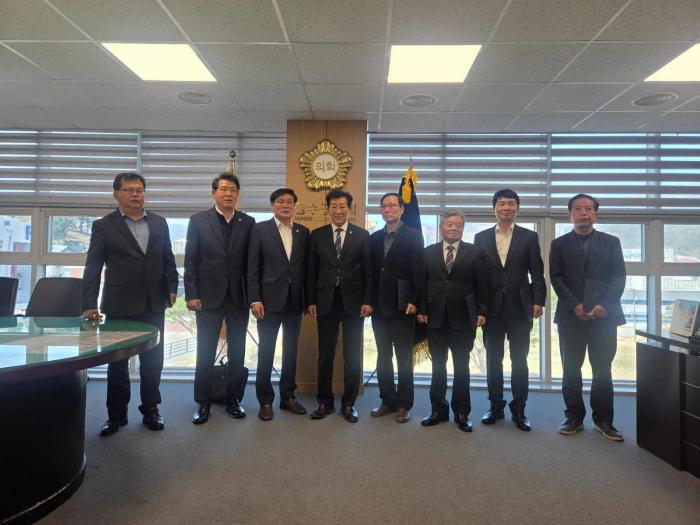 장수군의회, 2025회계연도 결산검사 위원 위촉장 수여 기사 이미지