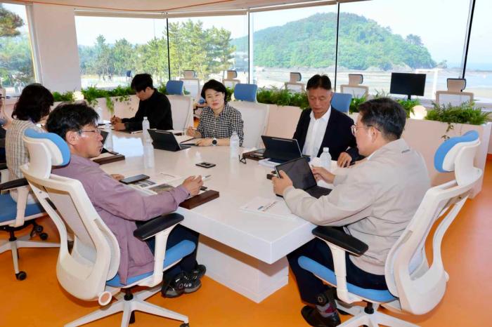 부안군, 변산마실길 샤스타데이지 개화 맞아 전략회의 기사 이미지