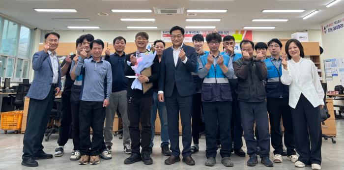 화재 속 불길 뛰어든 전북지방우정청 집배원 '선행' 기사 이미지