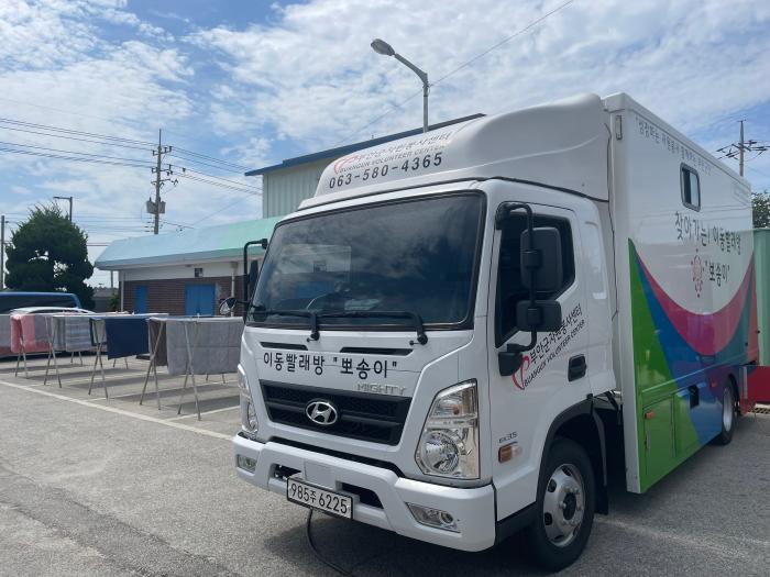 부안군자원봉사센터, 상서면 이동세탁차량 ‘뽀송이’ 봉사 전개 기사 이미지