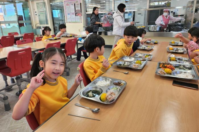 순창군 학교급식 지원사업 '효과 입증'…만족도 96% 이상 기사 이미지