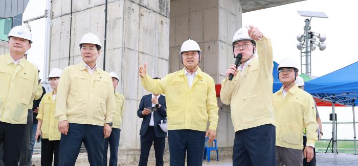 김관영 지사, 우기·폭염 대비 부안·김제 농업현장 점검 기사 이미지