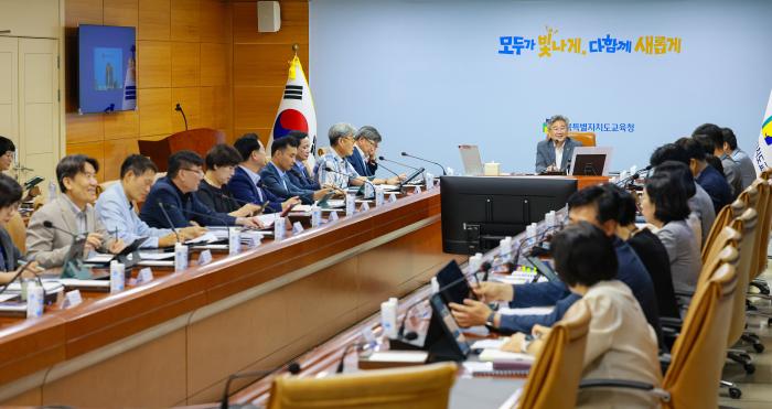 전북교육청, 주간 정책회의 도민 생중계… 행정 투명성 높인다 기사 이미지