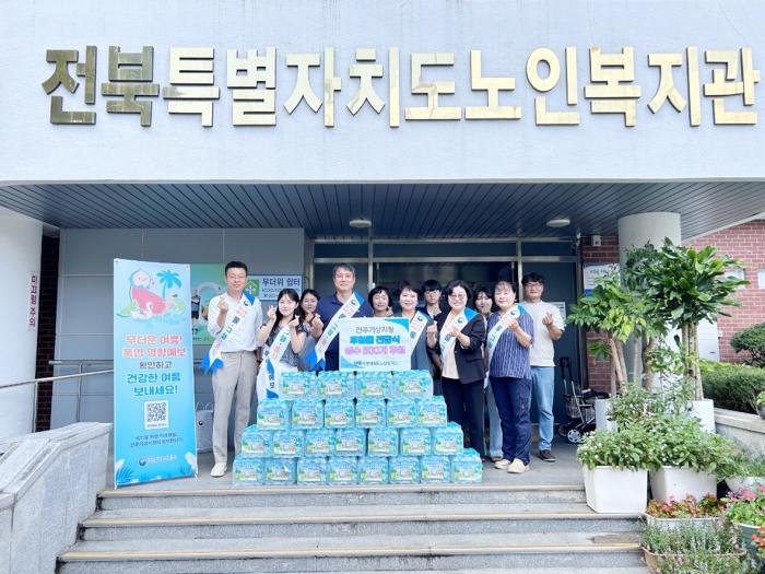 전주기상지청 도민건강 보호 ‘폭염피해예방 생수나눔캠페인’ 실시 기사 이미지