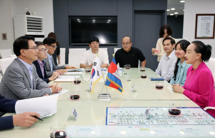 캄보디아 노동직업훈련부 대표단 고창군 방문..“계절근로자 협력 강화” 기사 이미지
