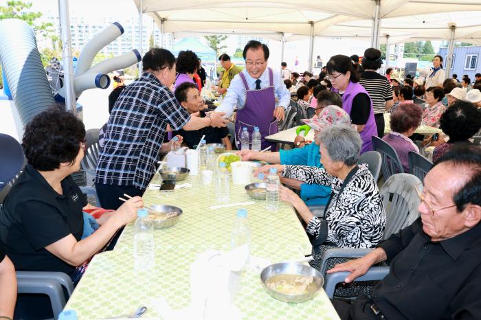 완주군 이서면 어르신 모시고 “이서에서 사랑애(愛)” 기사 이미지