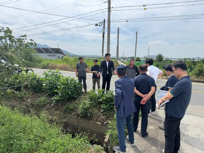완주 봉동 축구장 예정지 배수 문제 현장 점검 기사 이미지