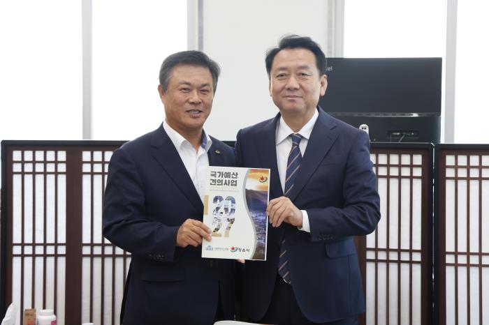 이학수 정읍시장, 국회 찾아 국가예산 확보 ‘총력전’... 예결위원장 및 지역 의원 면담 기사 이미지