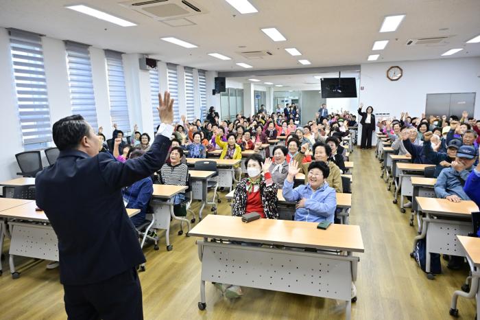 최영일 군수 초청 ‘어르신과 함께 만드는 행복한 순창’ 특강 기사 이미지