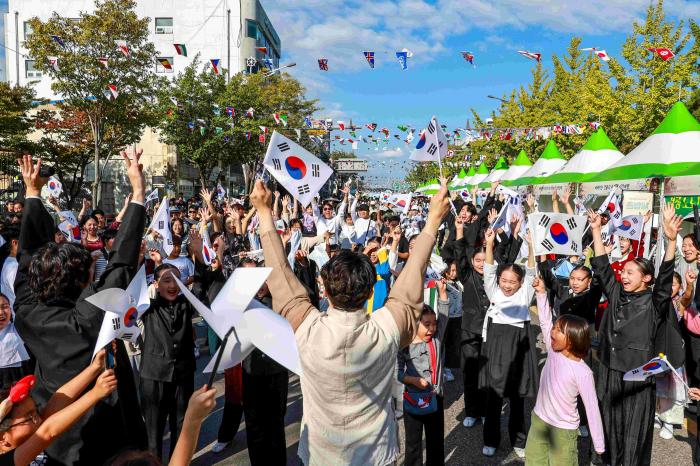 군산시간여행축제, ‘2026 세계축제협회 피너클 어워드’ 은상 수상 기사 이미지